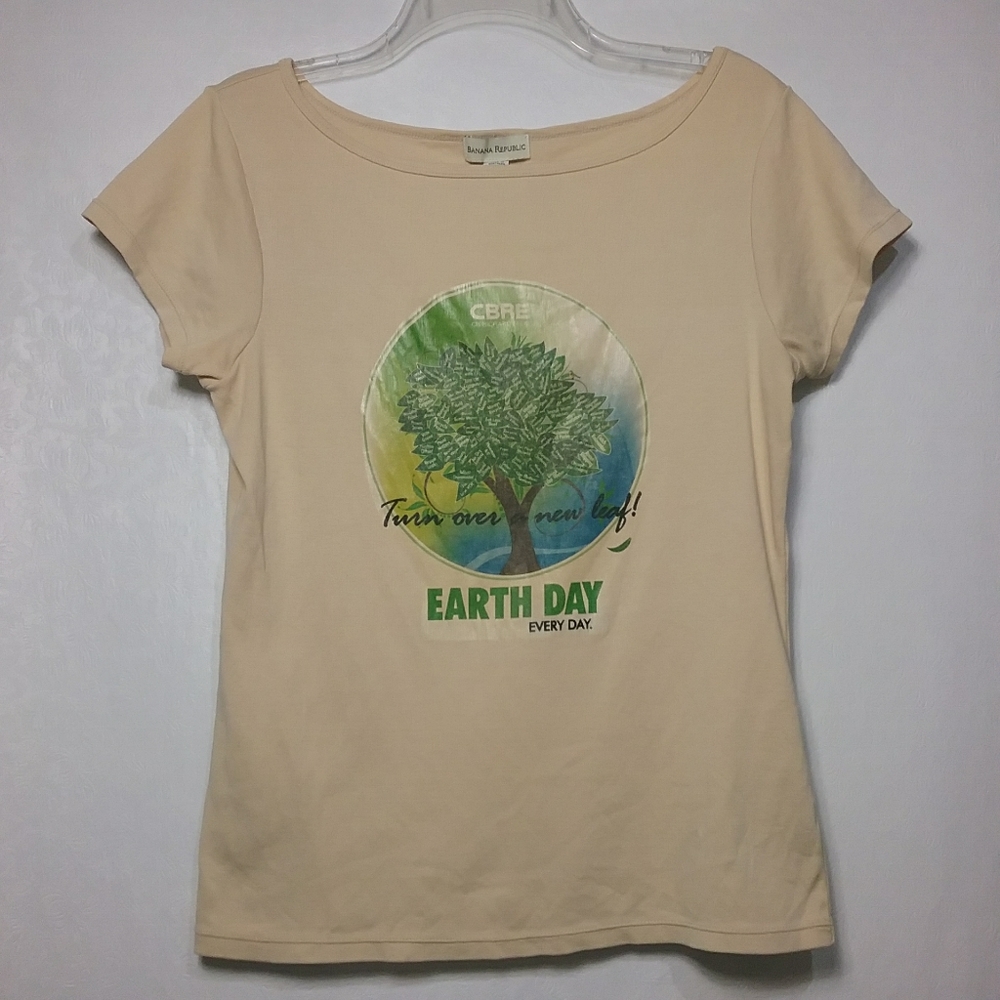Banana Republic women's t-shirt size M "Earth Day" "Turn Over New Leaf"